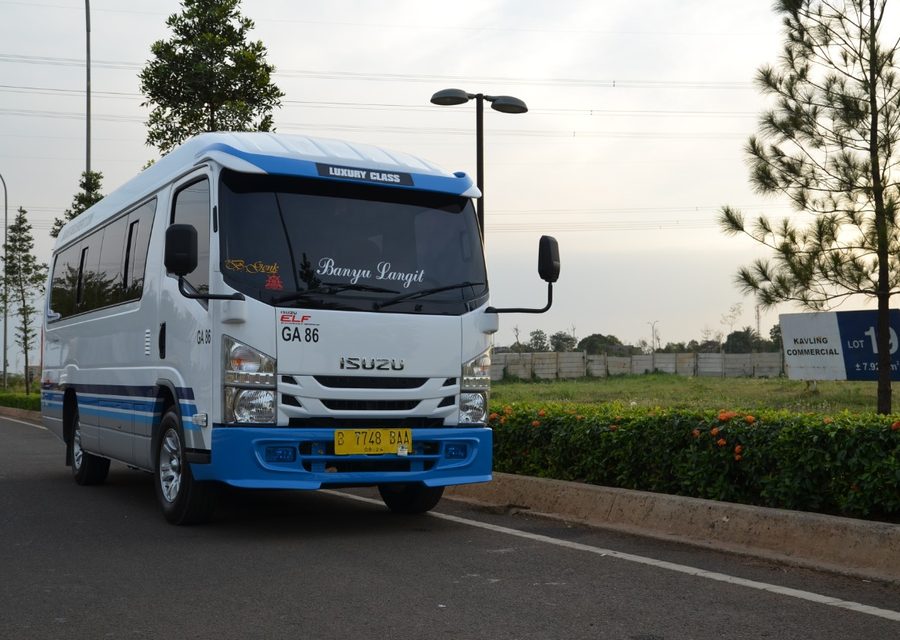 Sewa Isuzu Elf Long milik LTRANSWISATA