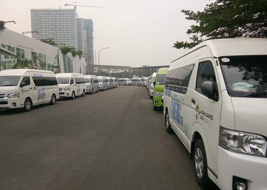 Sewa Toyota HiAce Commuter milik LTRANSWISATA