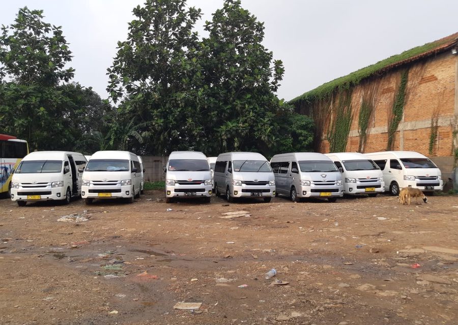Sewa Toyota HiAce Commuter — foto 2